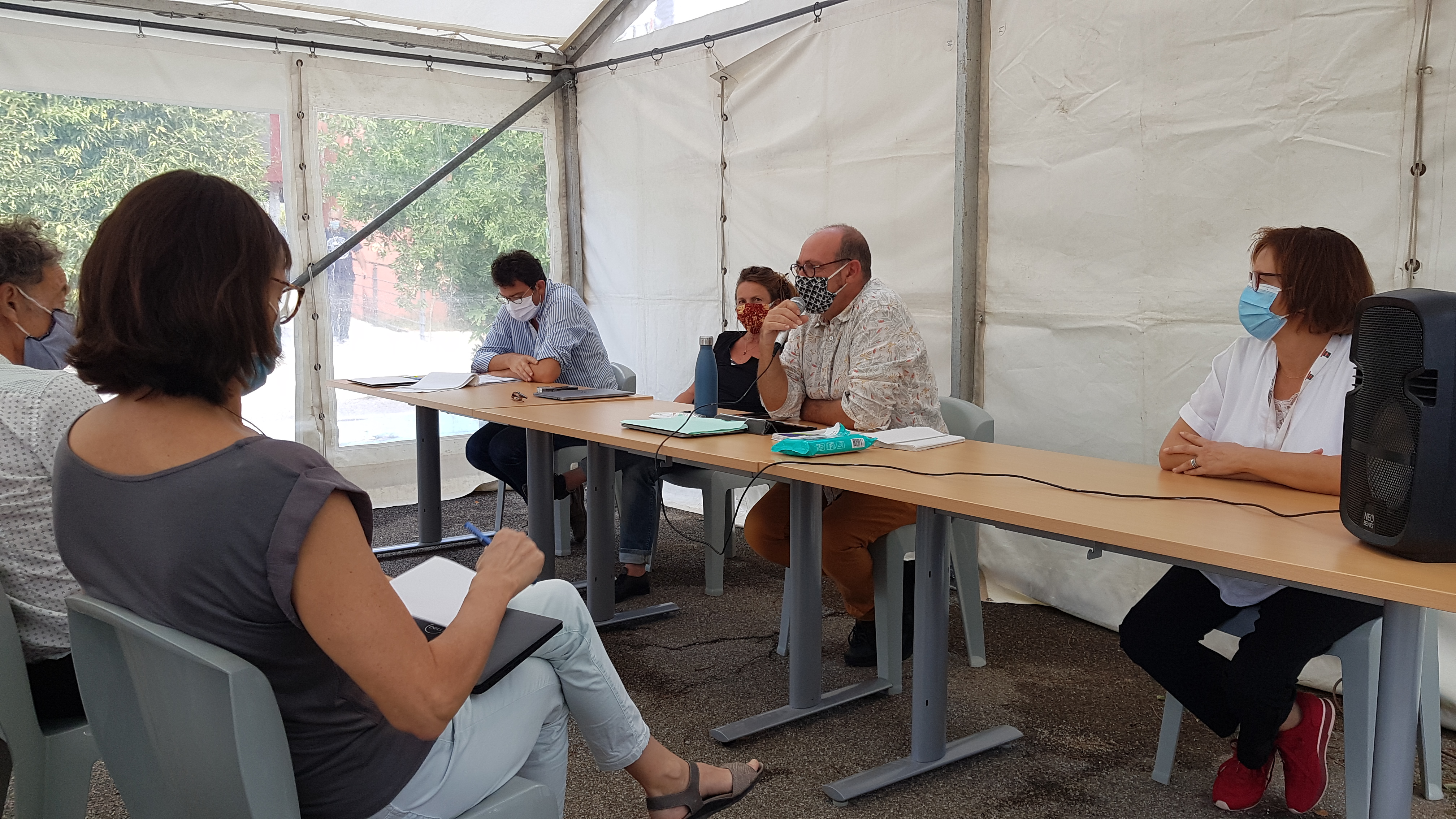 Mot de Thierry Berthet sous le barnum installé pour l'occasion